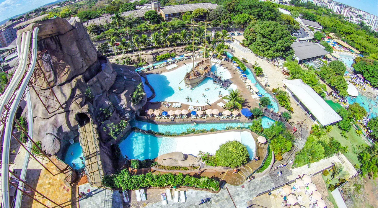 Vista aérea panorâmica do diRoma Acqua Park em Caldas Novas