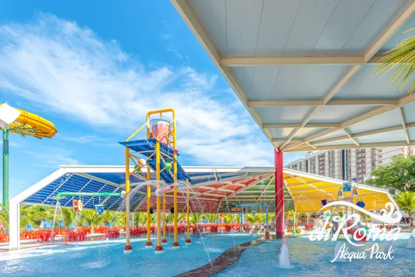 Playground aquático coberto do diRoma Acqua Park