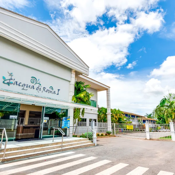 Fachada de entrada do hotel L'acqua di Roma I em Caldas Novas