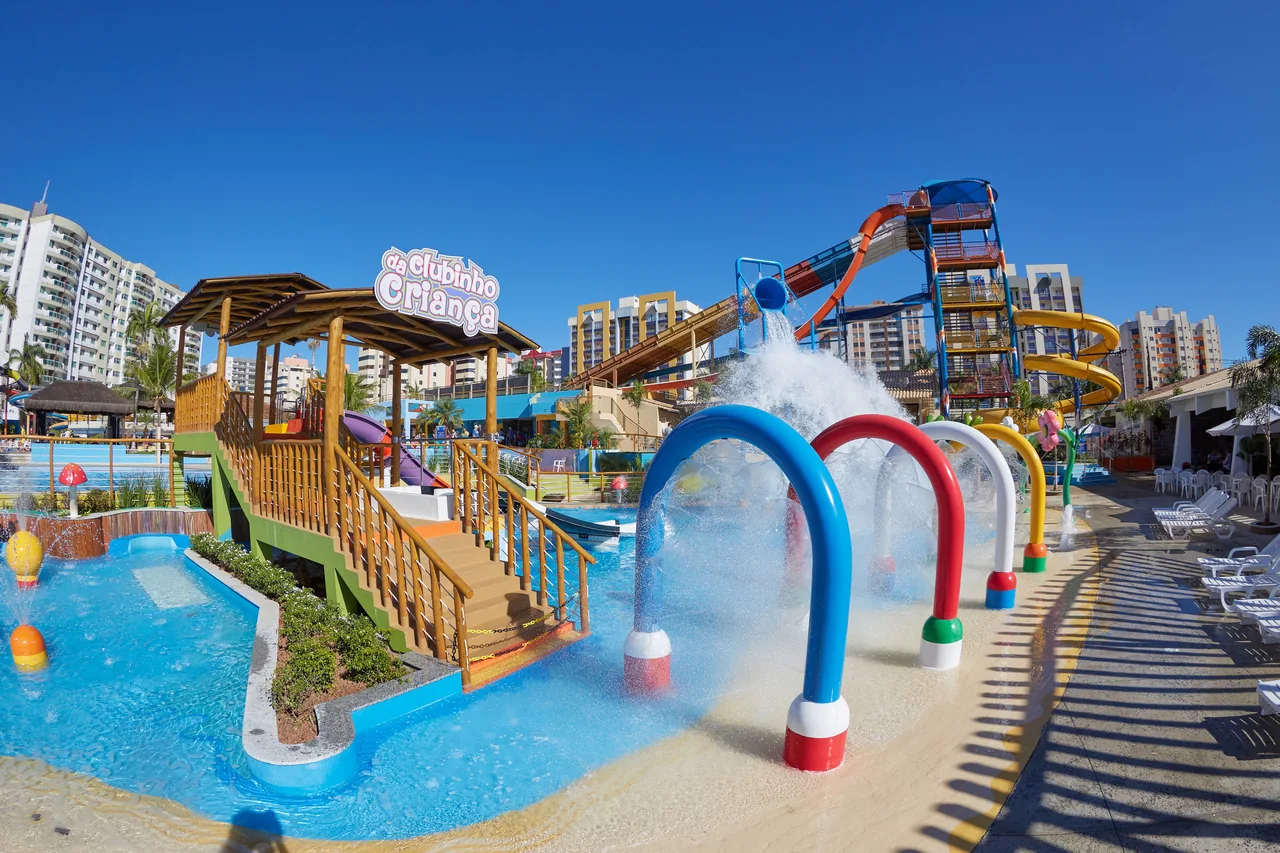 Clubinho da Criança com playground aquático no Clube Privé