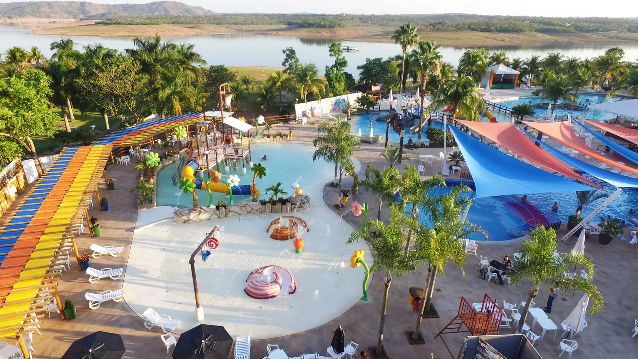 Panorâmica do Náutico Praia Clube com o lago ao fundo