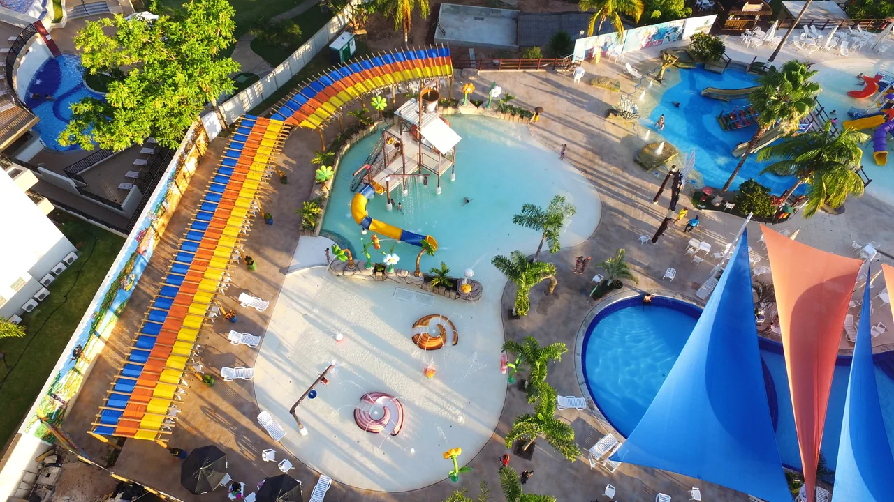 Vista aérea do parque aquático infantil do Náutico Praia Clube