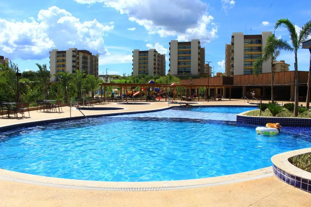 Piscina principal do Praias do Lago Eco Resort