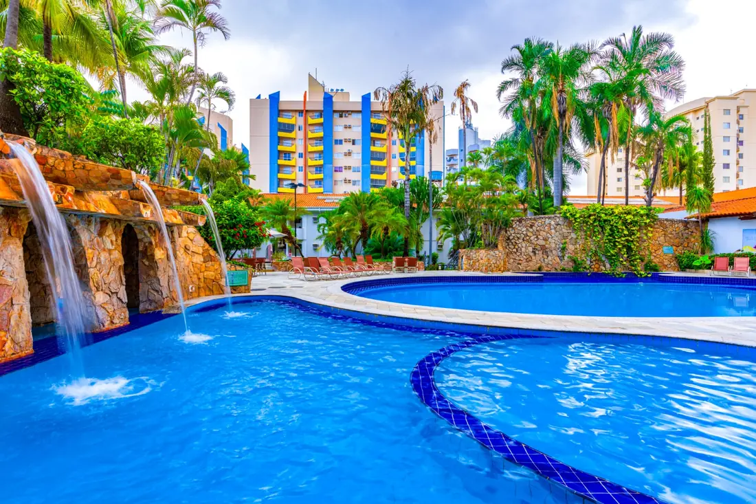 Piscinas e cascatas do Termas Privé